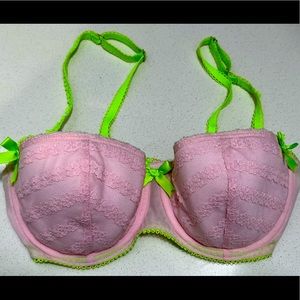 New without tags Victoria’s Secret 34C pink & lime green bra